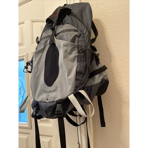 OSPREY Atmos 35 Airspeed size Men’s S. Gray and Black Backpack - Picture 5 of 14